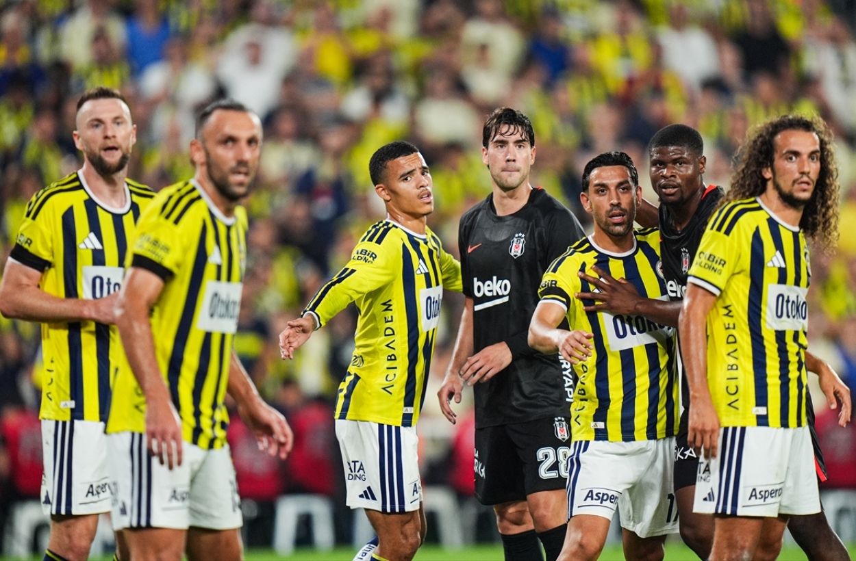 Fenerbahçe’de Derbi Şoku: Taraftarlardan Kadroya Sert Tepki!