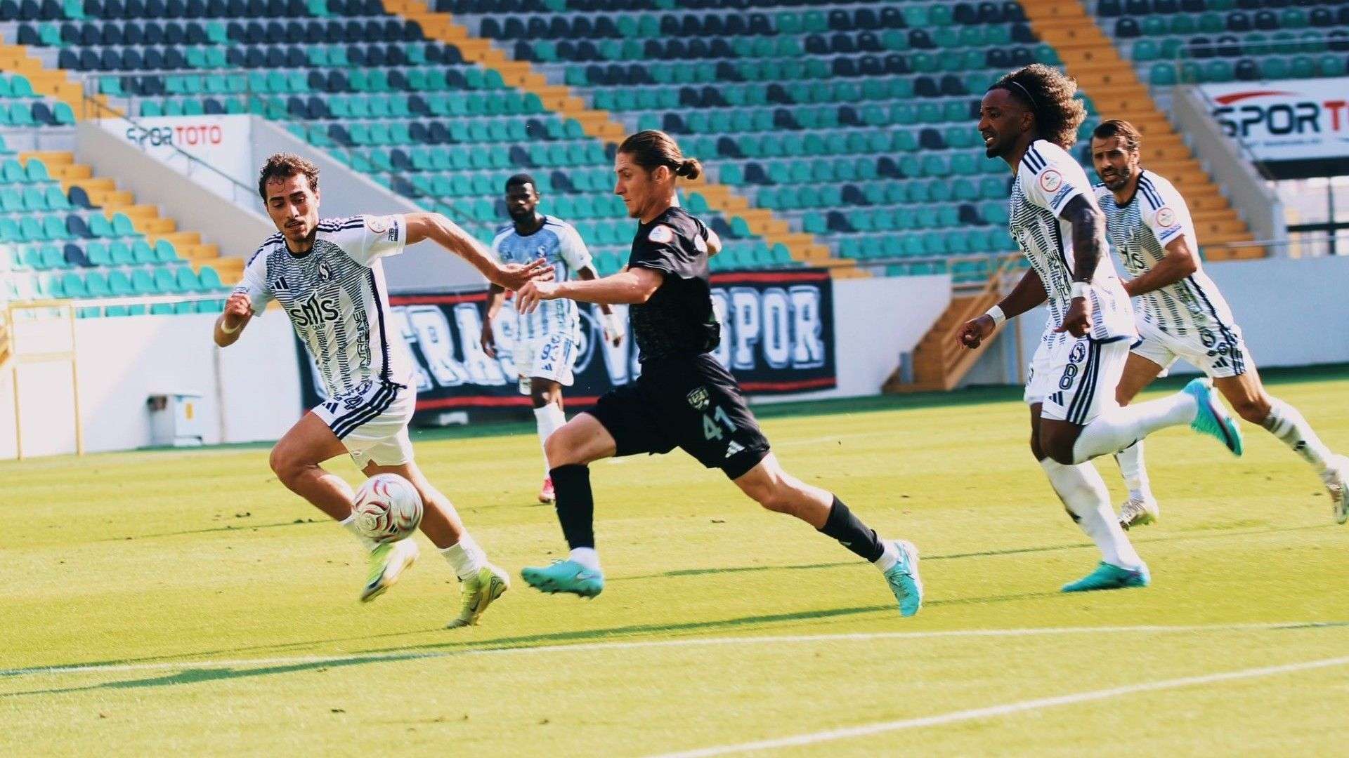 Vanspor FK, Sarıyer'i 1-0 mağlup etti
